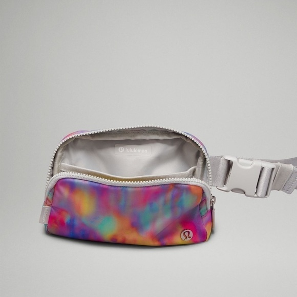 Lululemon Everywhere Belt Bag in Prism Wash Multi/Vapor   NWT  *Sold Out Online! - Picture 2 of 6